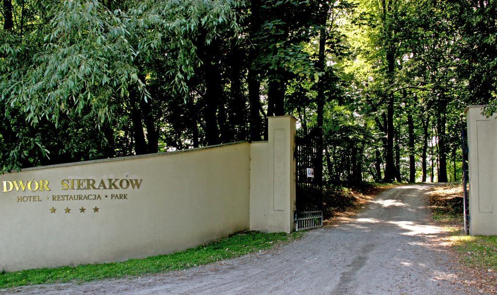 Hotel Dwor Sierakow Exterior foto