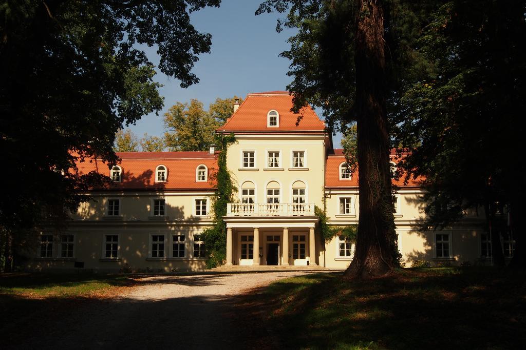 Hotel Dwor Sierakow Exterior foto