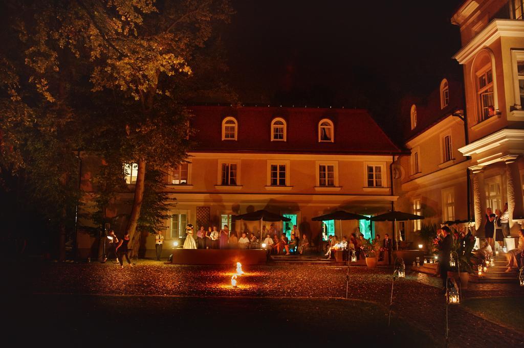Hotel Dwor Sierakow Exterior foto